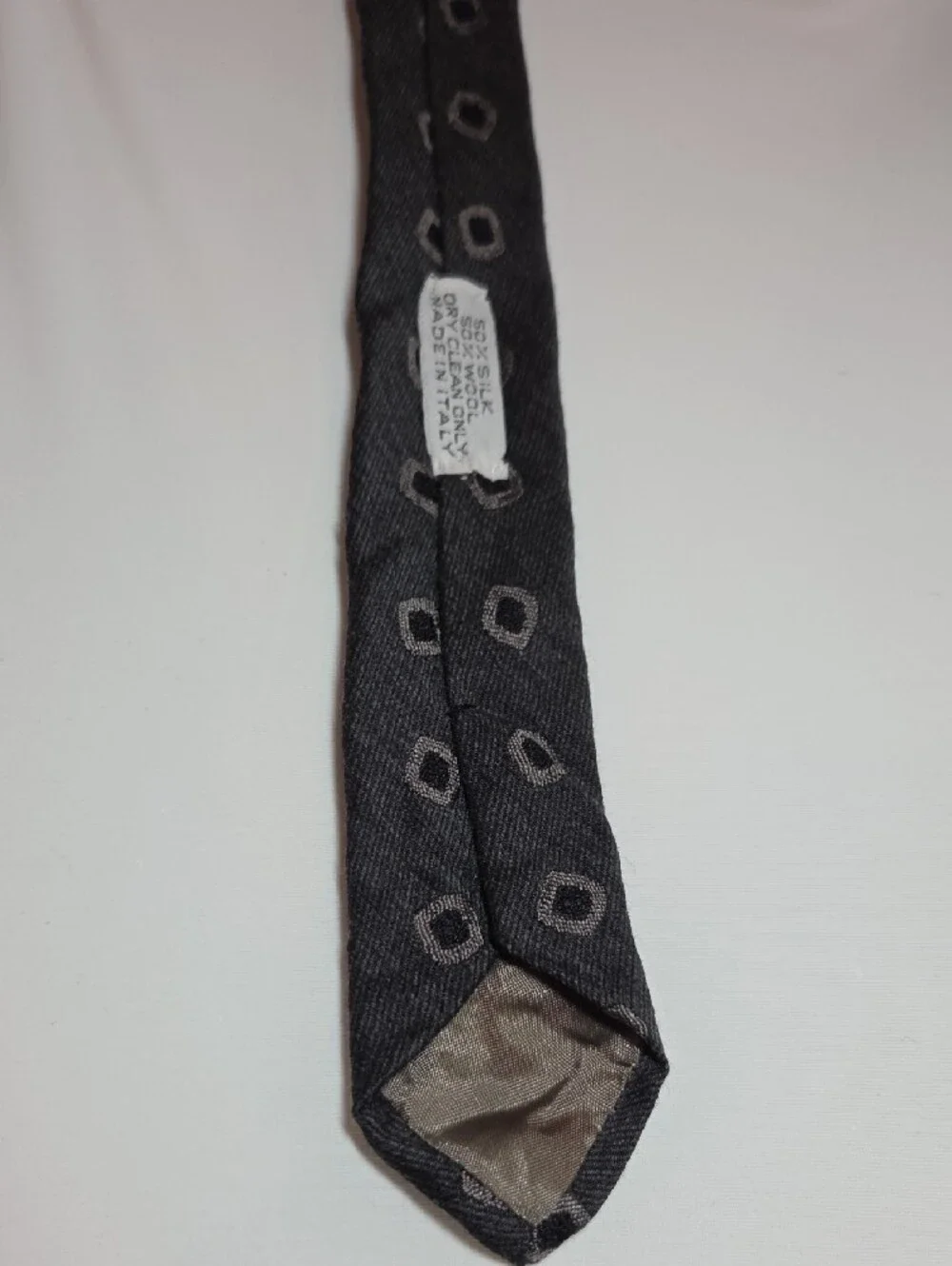 Giorgio Armani Men's Wool/Silk Blend  VTG Tie W/ Gray/Black Dot Pattern 3.5x56